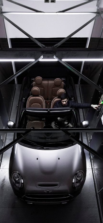 IP1-HMT V08 | Internal Car Lift | Driver On Board