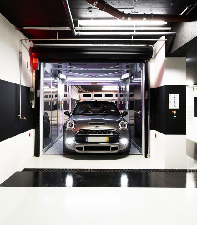 IP1-HMT V08 | Internal Car Lift | Driver On Board