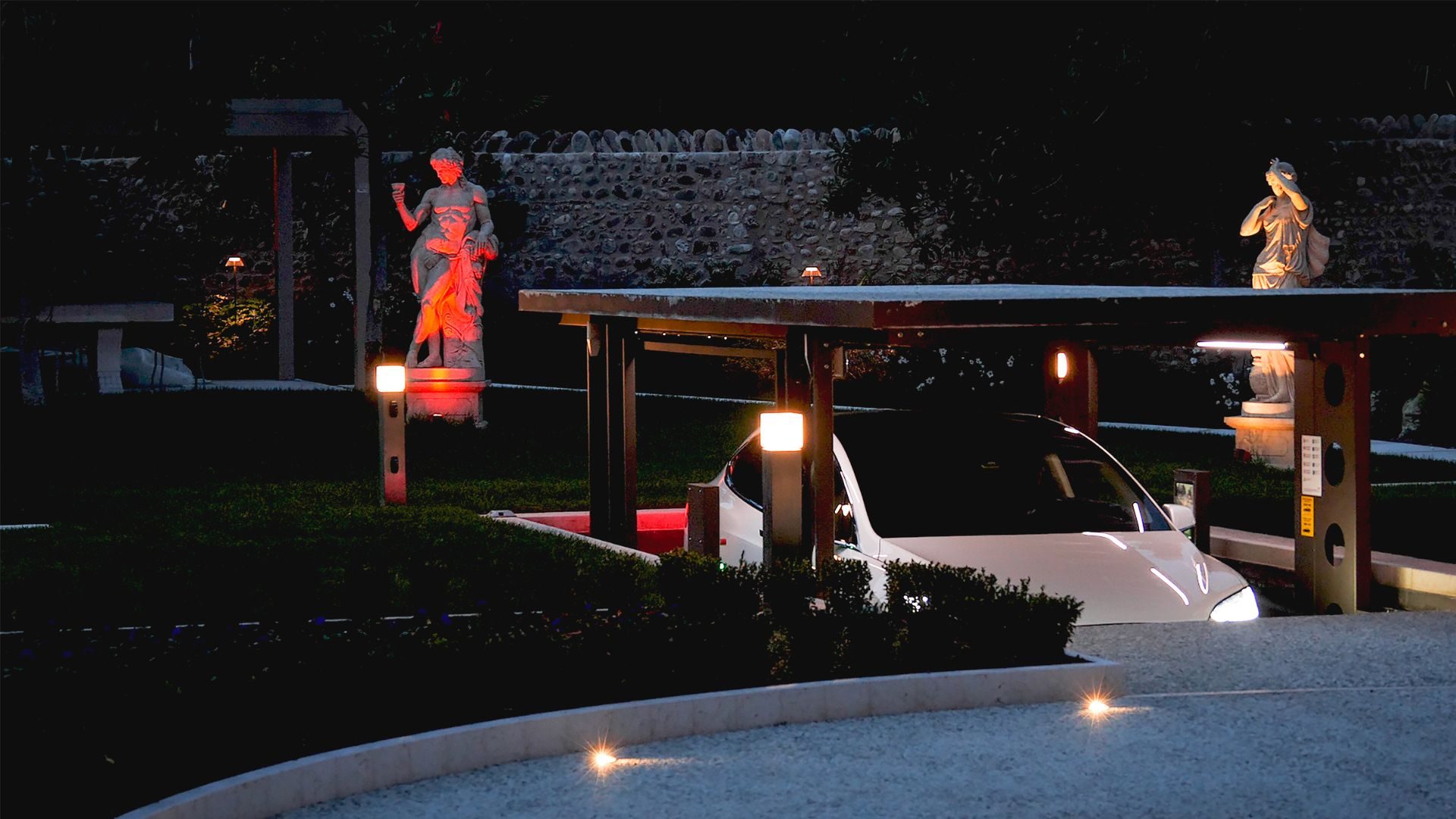 IdealPark CM-MOB2 Driver onboard - night time photo